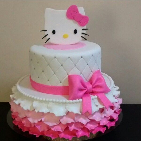 Bolo 2 andares da Hello Kitty