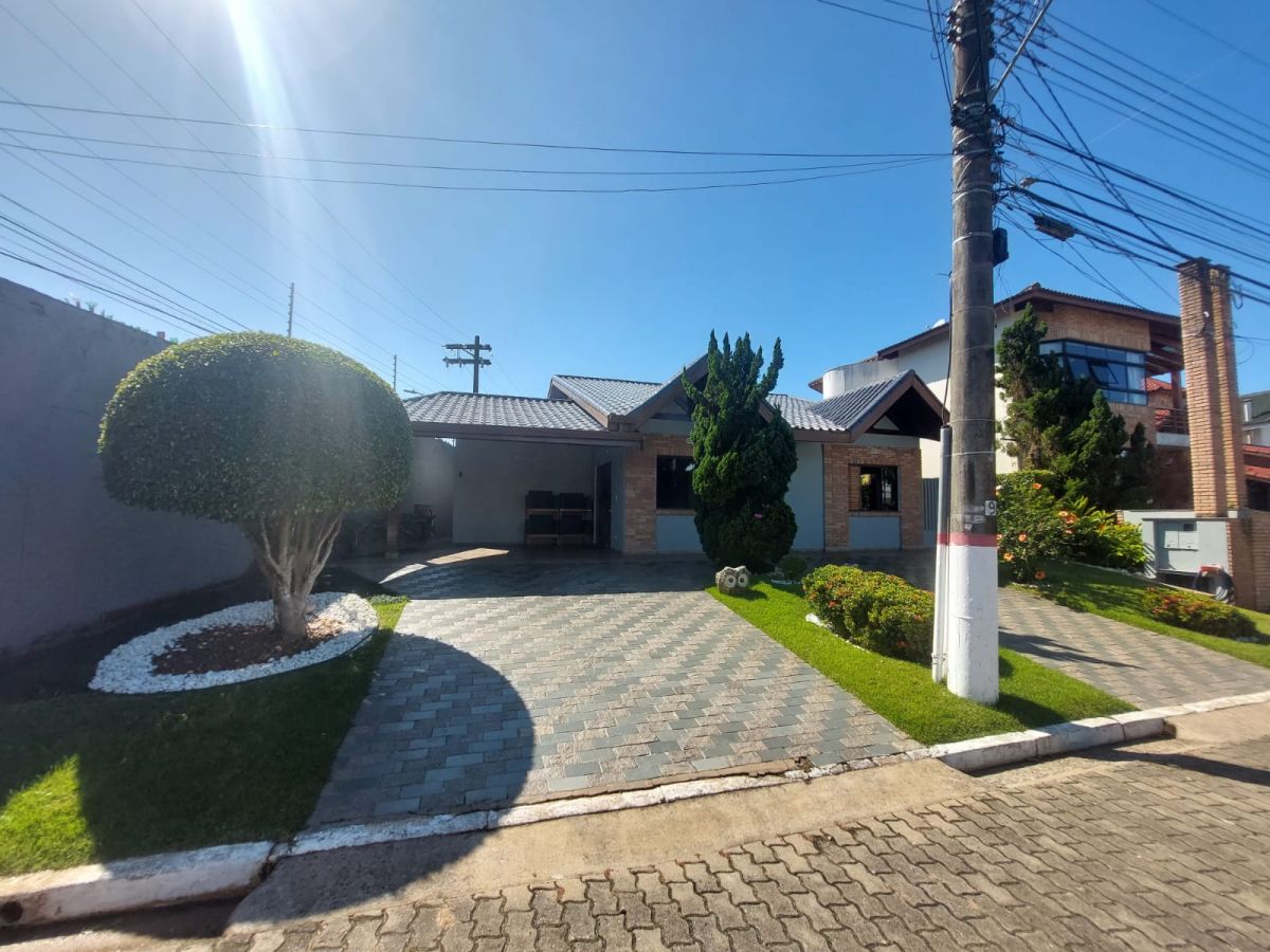 Casa a venda em condominio fechado em Peruíbe