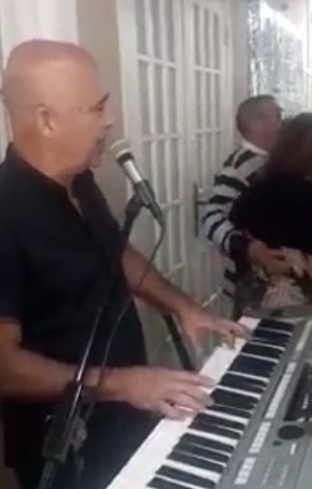 Músico  Música ao Vivo com Som e Iluminação