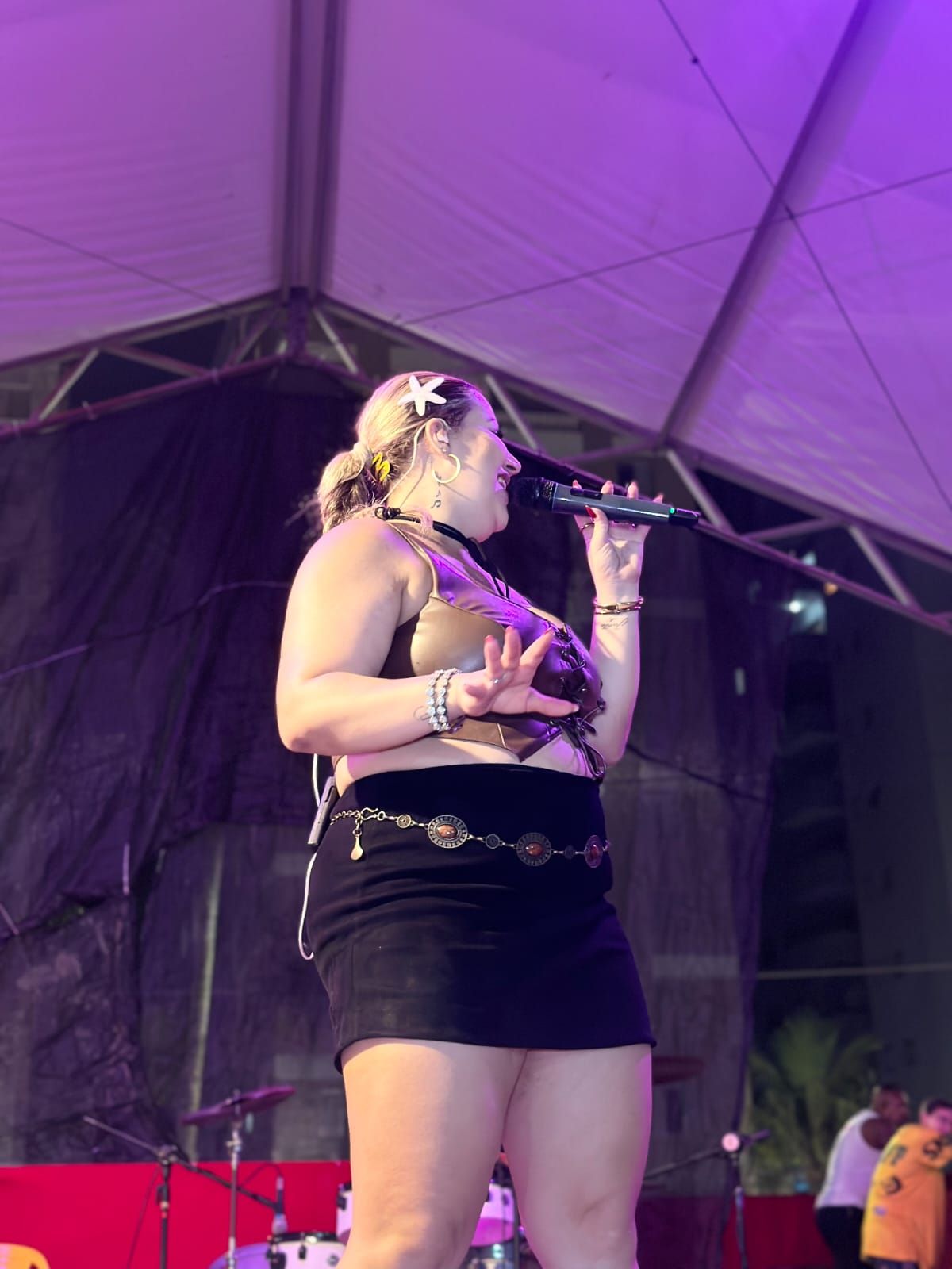 Cantora Thalita Ferrari