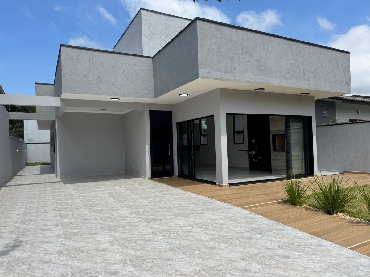 Casa nova condominio fechado na praia de Peruíbe