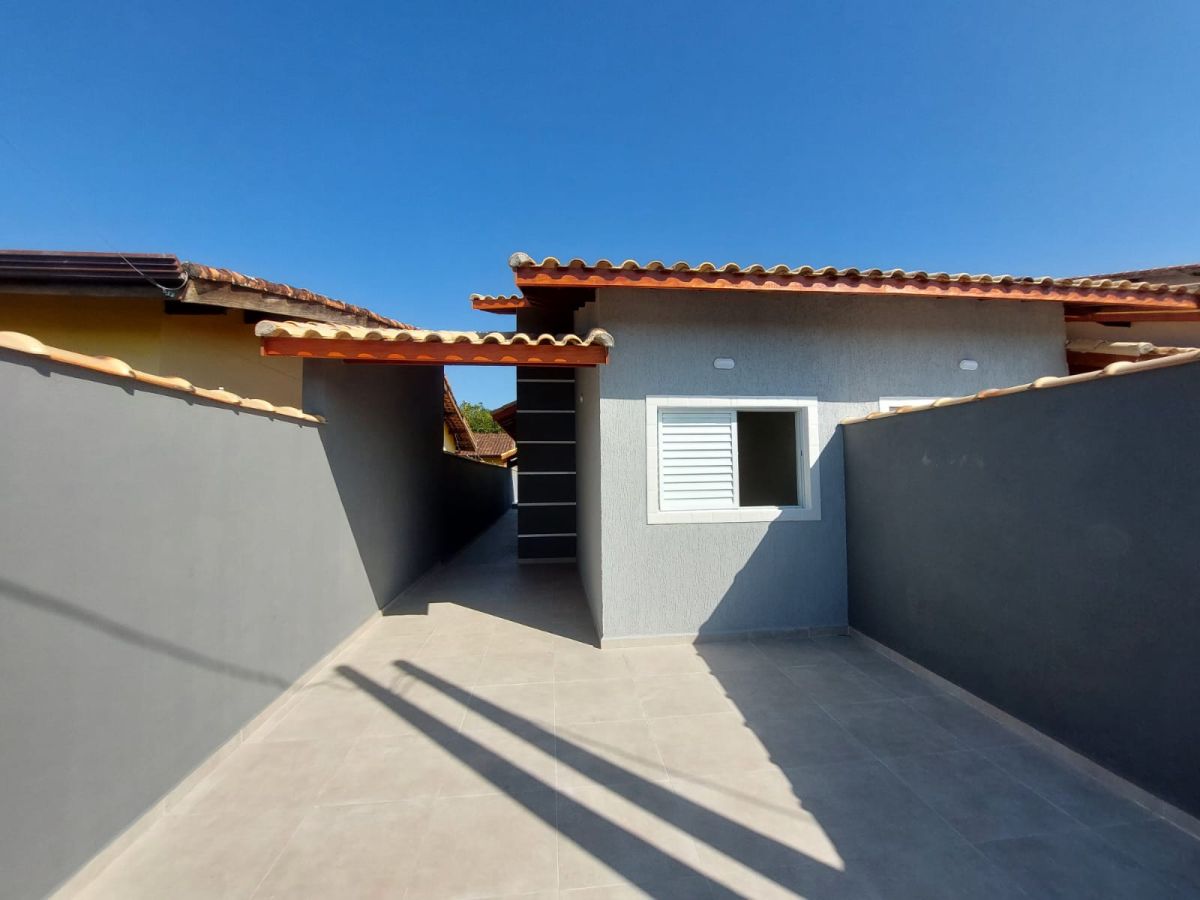 Casa Nova com piscina avenda na Praia de Peruíbe SP