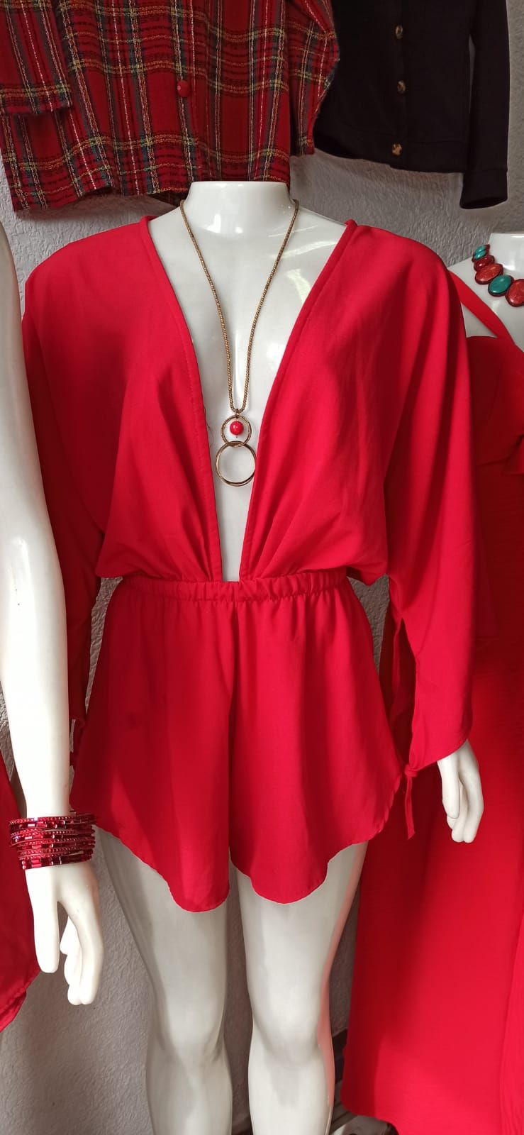 Lotes de Roupas Usadas para Festividades Fim de Ano