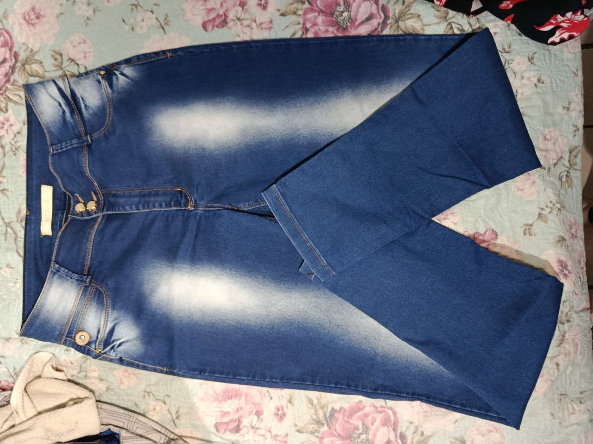 Vendo calças jeans em excelente estado de conservação