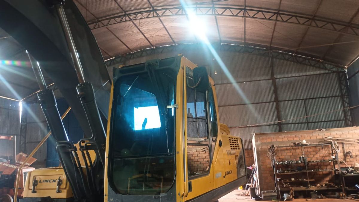 Escavadeira Volvo EC210-B 2013